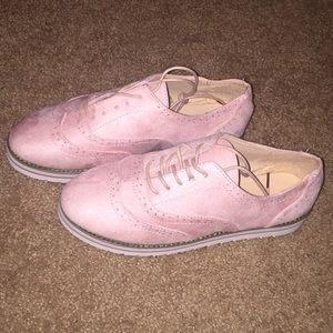 Women’s 8.5 blush pink Oxford shoes, $22